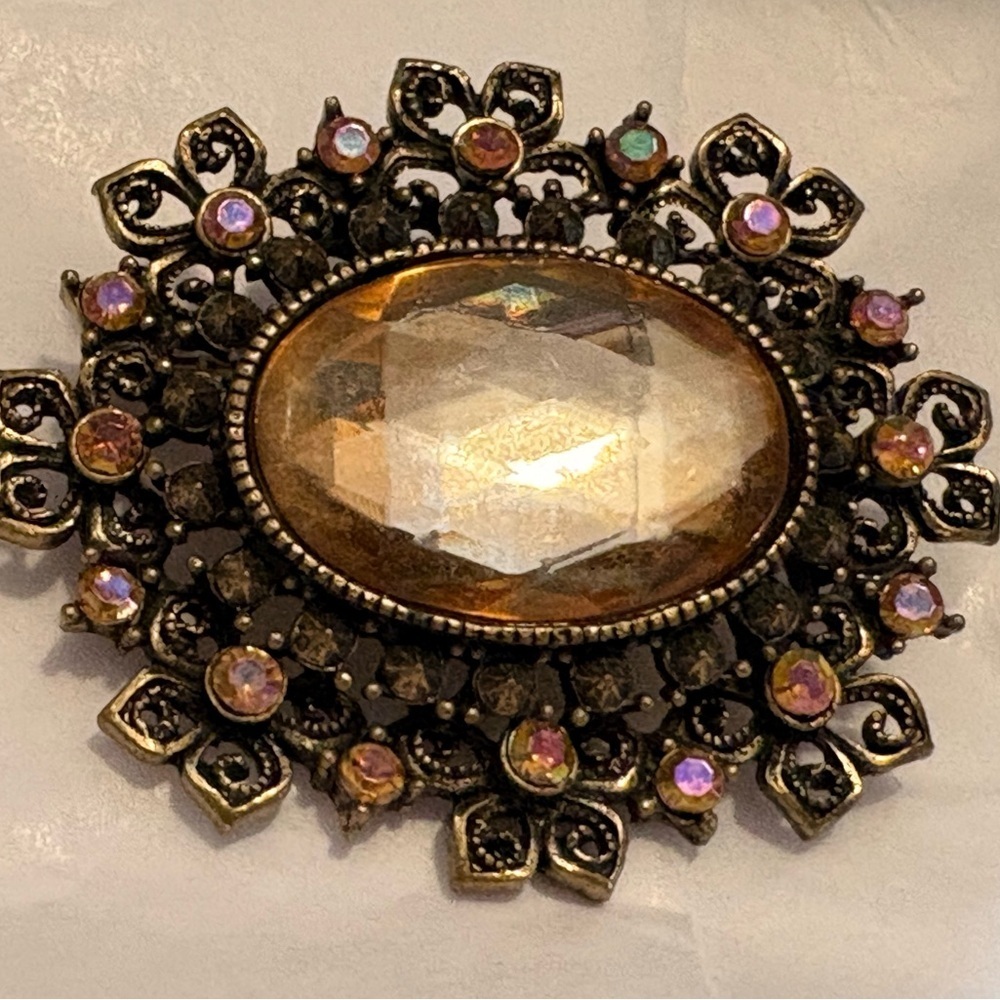 Vintage Style Amber Glass Statement Brooch Gold Filigree Rhinestone Pin - Picture 2 of 4